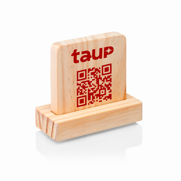 Soporte QR GADES en madera de pino natural, vista frontal, personalizable por ambas caras, ideal para mesas de bares y restaurantes