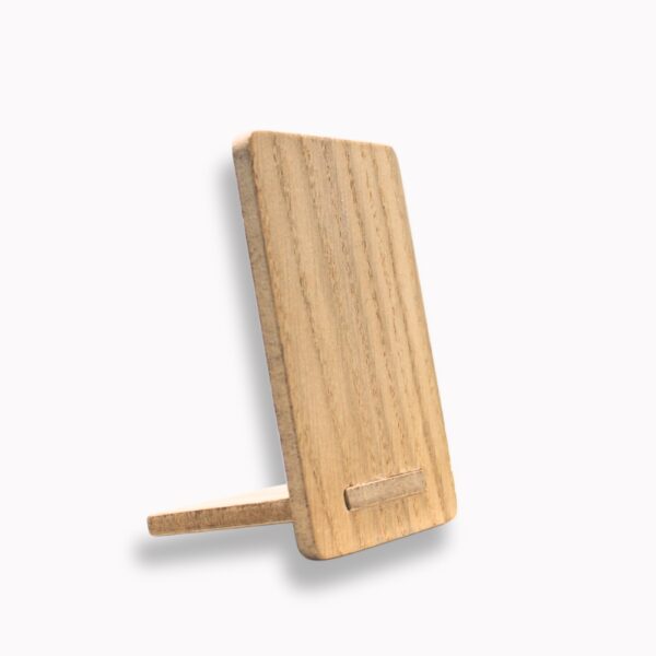 Soporte ERCAVICA de madera para QR vertical, ideal para mesas de bares y restaurantes vista lateral